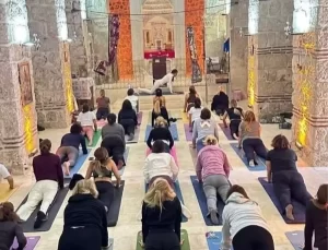 Mor Yuhanon Kilisesi’nde Yoga Seansı Tepki Çekti