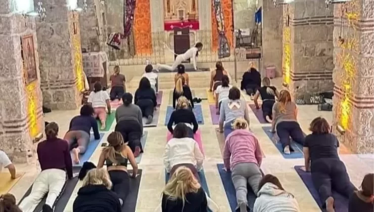 Mor Yuhanon Kilisesi’nde Yoga Seansı Tepki Çekti