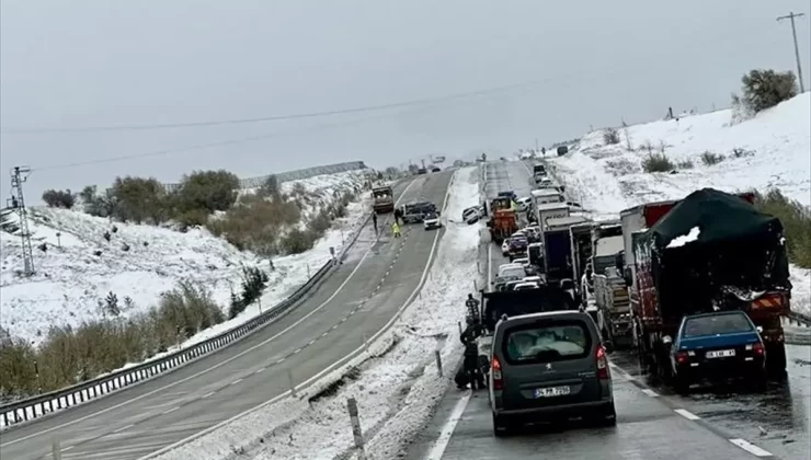 Mucur’da Zincirleme Kaza: 5 Yaralı