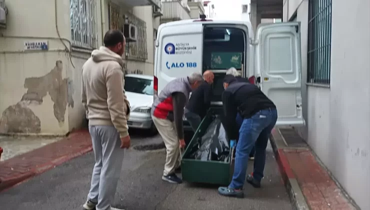 Muratpaşa’da Kiracı Ev Sahibinin Ölümünü Bildirdi