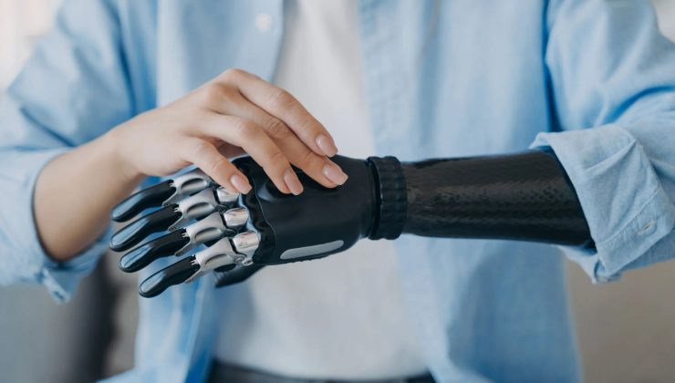 Musk’ın Neuralink şirketi zihin kontrolüyle robotik kolları çalıştıracak