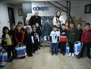 Nejdet Gürsoy’dan Öğrencilere Hediyeler
