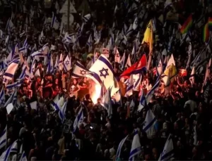 Netanyahu’nun Savunma Bakanı Gallant’ı Görevden Alması Protesto Ediliyor