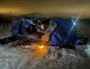 Nevşehir’de otomobil tarlaya devrildi