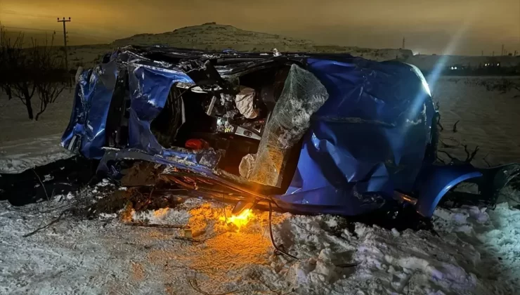 Nevşehir’de otomobil tarlaya devrildi