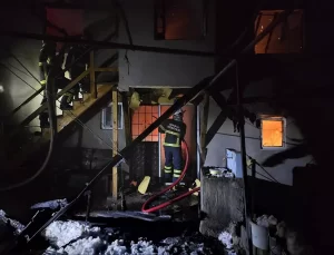 Niksar’da İki Katlı Evde Yangın