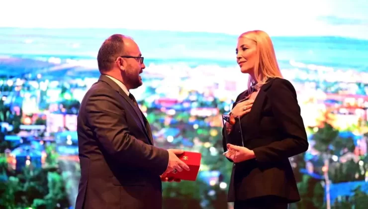 Nilüfer Çevikel, Dijitalleşme ve Teknolojiye Değer Katanlar Ödülünü Aldı