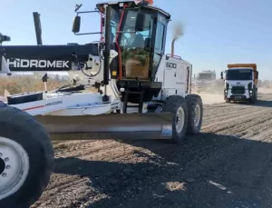 Nizip Belediyesi Kırsal Mahallelerde Yol Çalışmalarına Devam Ediyor