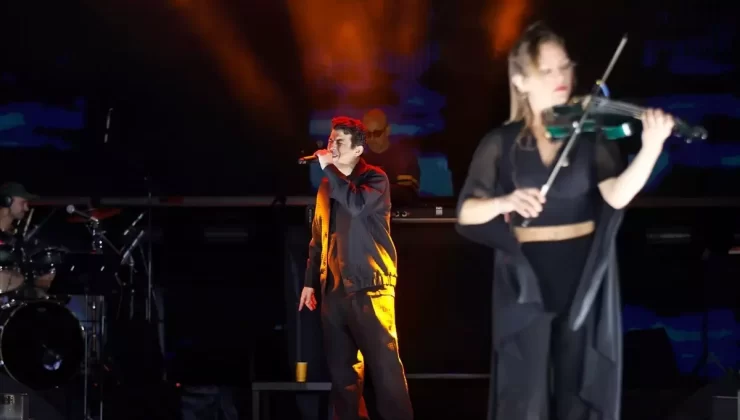 Norm Ender Antalya’da Hayranlarıyla Buluştu