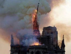 Notre-Dame Katedrali’nde çanlar yeniden çalmaya başladı