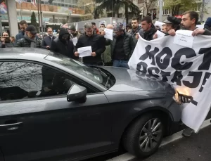 Novi Sad’da Trafik 15 Dakika Durduruldu