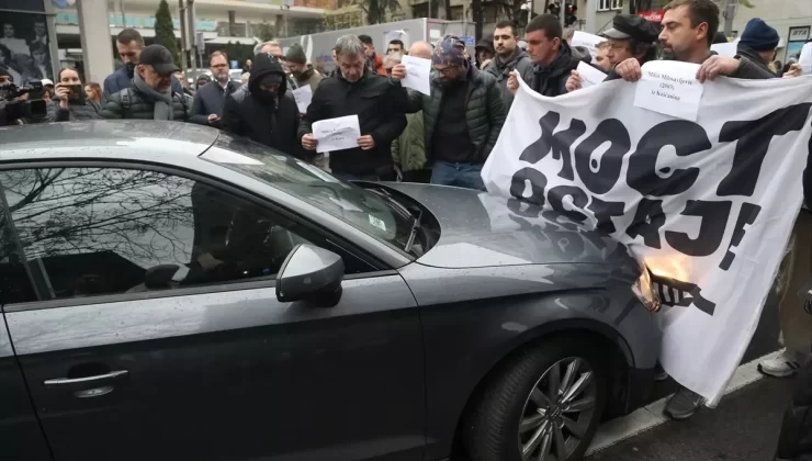 Novi Sad’da Trafik 15 Dakika Durduruldu