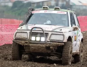 Off-road tutkunu kadın doktor pistlerde rüzgar estiriyor
