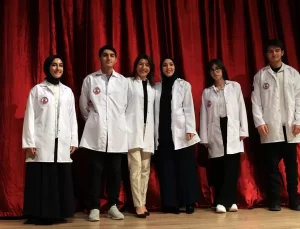 Öğrenciler Beyaz Önlük Giydi