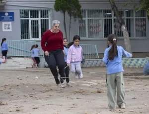 Öğretmen Emine’nin Azmi: Kanseri Yendi