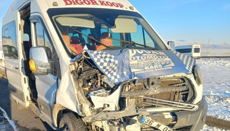 Öğretmenleri taşıyan minibüs kaza yaptı: Çok sayıda yaralı var