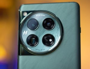 OnePlus 12, kararlı Android 15 güncellemesini almaya başladı