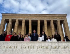 Osmangazi Belediye Başkanı Aydın, Çocuk Meclisi Üyesi Çocuklar ile Anıtkabir’i Ziyaret Etti