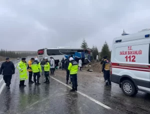 Otobüs Devrildi: 1 Ölü, 30 Yaralı