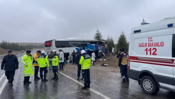 Otobüs Devrildi: 1 Ölü, 30 Yaralı