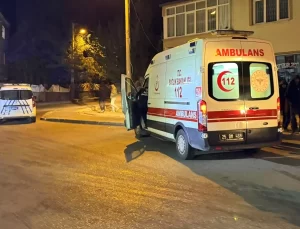 Otomobil, belediye otobüsüne çarptı: Sürücü yaralı