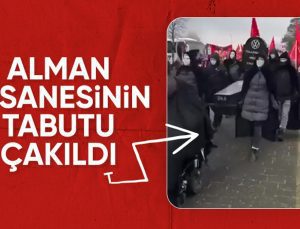 Otomobil devi iflasın eşiğinde: Volkswagen için cenaze töreni düzenlendi