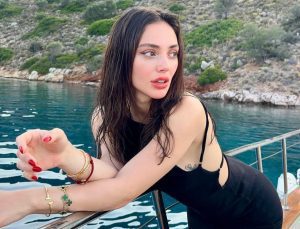 Oyuncu Rabia Soytürk, jartiyer çorabıyla gündem oldu! Görenler gözlerini alamadı