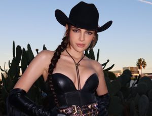 Oyuncu Yağmur Tanrısevsin’den iddialı tarz! Kovboy oldlu