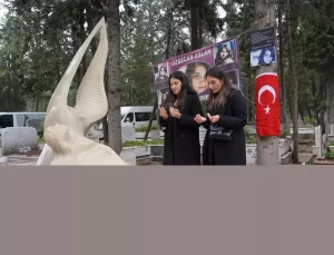 Özgecan Aslan Mezarı Başında Anıldı