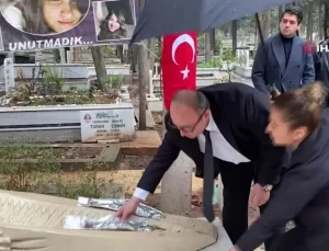 Özgecan Aslan Unutulmadı: Kadınlar Kabrinde Dua Etti