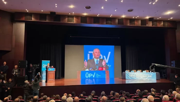 Özgür Özel : Parti içinde adaylık tartışmalarını bir kenara bıraktık