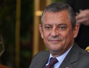 Özgür Özel’den tutuklu bulunan Ahmet Özer’e ziyaret