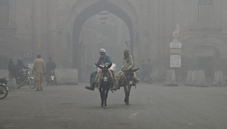 Pakistan’da hava kirliliği: Toksik duman uzaydan görülüyor, milyonlarca insan tehlikede!