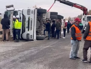 Pancar Yüklü Kamyon Devrildi: Sürücü Hayatını Kaybetti