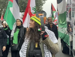 Paris’te Gazze’ye Destek Gösterisi