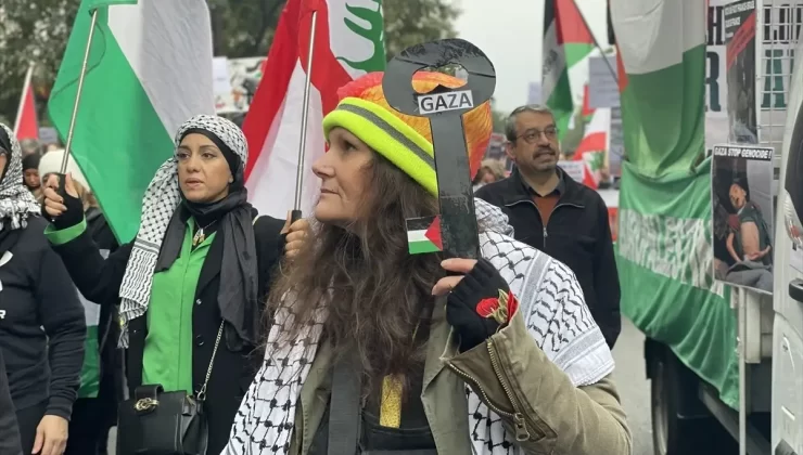 Paris’te Gazze’ye Destek Gösterisi