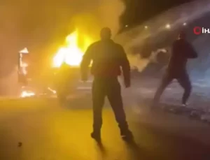 Park Halindeki Araç Yandı