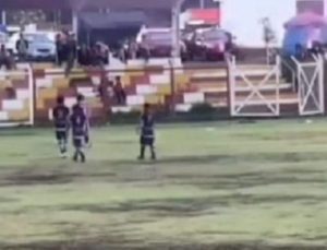 Peru’da sahaya düşen yıldırım oyuncuları yaktı: 1 ölü, 5 yaralı