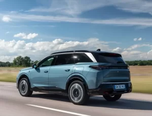 Peugeot E-5008, en iyi aile aracı ödülünü kazandı