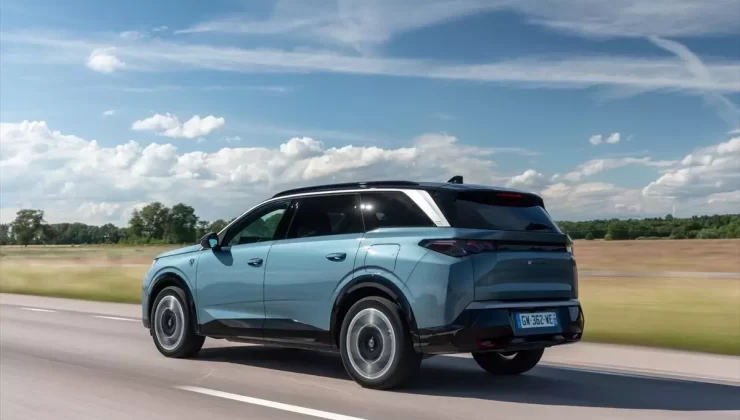 Peugeot E-5008, en iyi aile aracı ödülünü kazandı