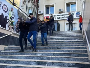 Polis Maskeli Dolandırıcılar Yakalandı