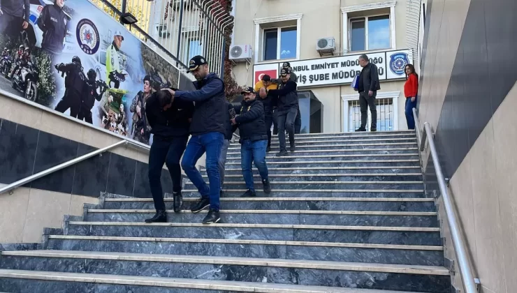 Polis Maskeli Dolandırıcılar Yakalandı