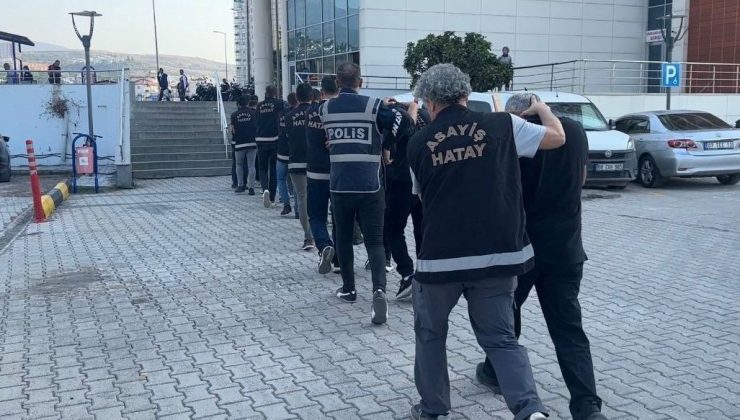 Polis uygulama noktalarını Whatsapp’tan paylaşan 13 kişiye gözaltı