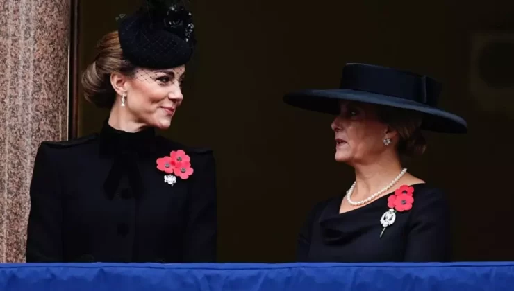 Prenses Kate Middleton, Anma Günü törenlerine eşi Prens William ile katıldı