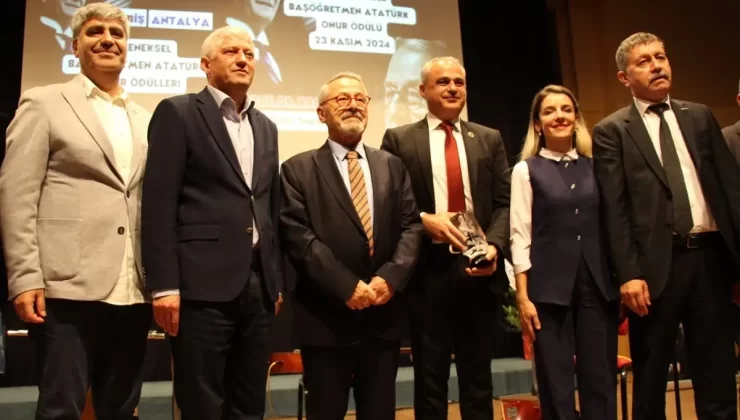 Prof. Dr. Naci Görür’e Onur Ödülü