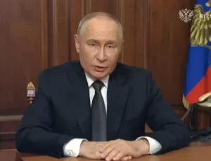 Putin sekiz dakikalık videoda ellerini bir an bile oynatmadı