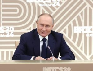 Putin, Trump’ın seçim zaferini kutladı