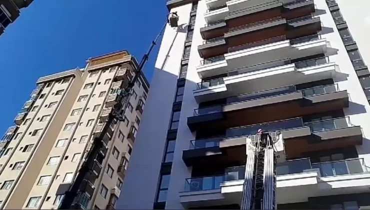 Rize’de Arızalı Vinçte Mahsur Kalan İşçiler Kurtarıldı