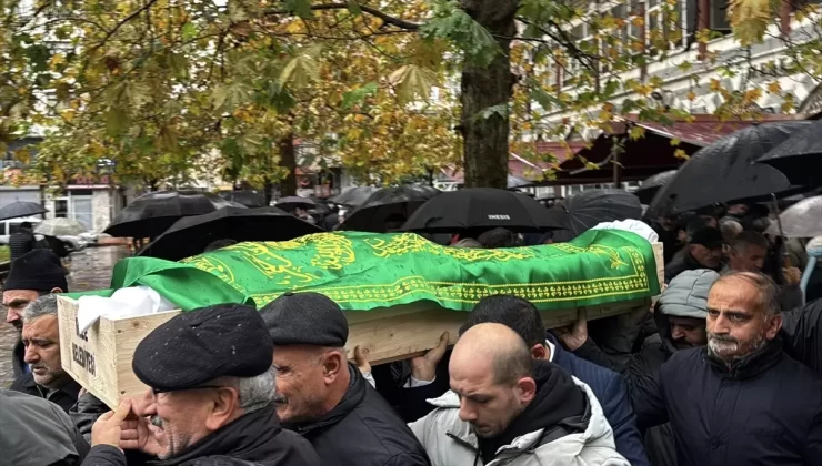 Rize’de emekli öğretmen son yolculuğuna Öğretmenler Günü’nde uğurlandı