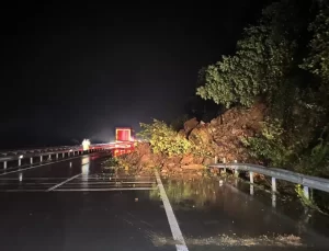 Rize’de Heyelan: Karadeniz Sahil Yolu Kapandı